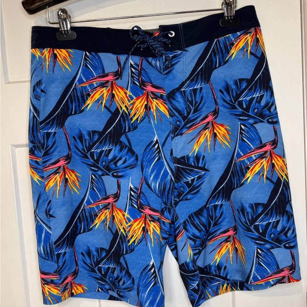 NWT Hurley Phantom men’s swim shorts. Bright, Size 30